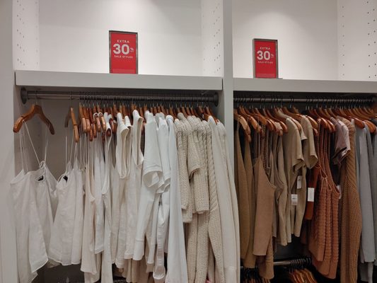 Banana Republic by null
