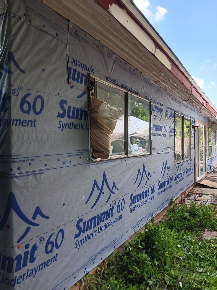 Slide of Saldana's Roofing