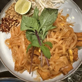 Amazing Basil - Pad Thai (w/ Peanut) 泰式炒金邊粉 (含花生) - Asian Fusion Near Me - Fremont, California Amazing Basil - Pad Thai (w/ Peanut) 泰式炒金邊粉 (含花生) - Asian Fusion Near Me - Fremont, California