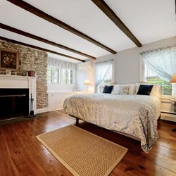 Cromwell Manor Inn - Beddingfield Room at 1764 House