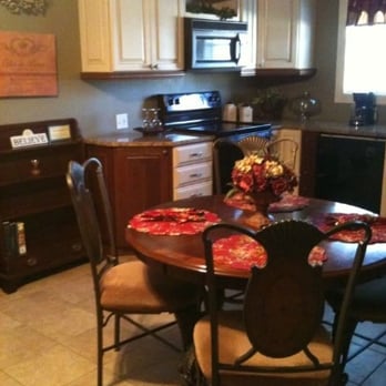 Absolute Charm - Terah's Garden - Kitchen - Dining Area - Bed & Breakfast Near Me - Fredericksburg, Texas Absolute Charm - Terah's Garden - Kitchen - Dining Area - Bed & Breakfast Near Me - Fredericksburg, Texas