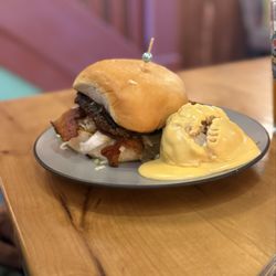 Rocking V Cafe - Pub burger and a potato with cheese sauce