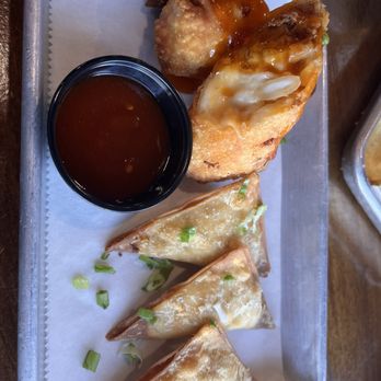 Bubba’s Bones & Brews - Mac and cheese egg rolls with brisket  jalapeño and sausage wontons! Both YUM! - Gastropubs Near Me - Cathedral City, California
