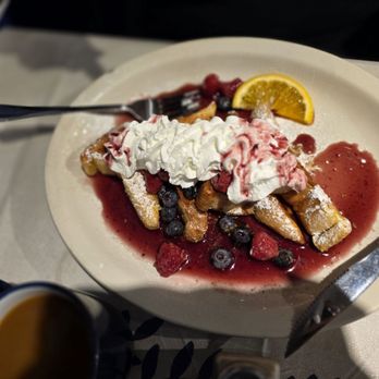 Yianni's Grill - Berry berry French toast - Greek Near Me - Sonora, California Yianni's Grill - Berry berry French toast - Greek Near Me - Sonora, California