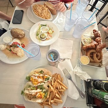 Hurricane Hanks - Chicken fingers and onion rings,  Lobster Mac and cheese,  Halibut was fish of the day Grouper tacos loaded with mango onion salsa - American Near Me - Holmes Beach, Florida
