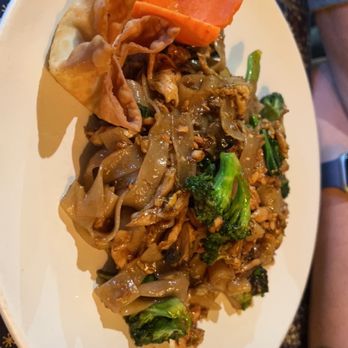 Mali Thai Bistro - Pad se ew - Thai Near Me - Lee's Summit, Missouri
