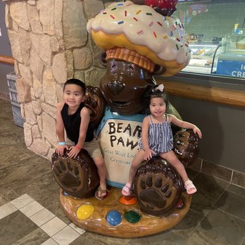 Great Wolf Lodge - Kids outside the ice cream shop - Resorts Near Me - Grapevine, Texas