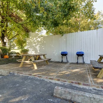 Landmark Inn - Back Patio - Hotels Near Me - Branson, Missouri Landmark Inn - Back Patio - Hotels Near Me - Branson, Missouri