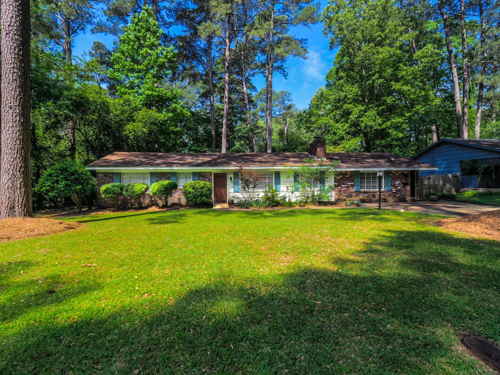 JUDY QUICK CRYELEIKE REALTORS 103 Christian Dr, Brandon