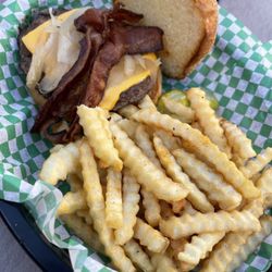 Vic's Bar & Grill - Bacon burger with fried onions