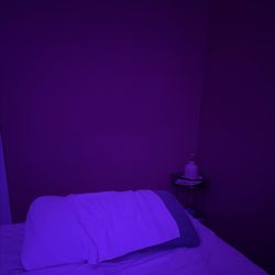 Hong Fu Foot Massage - The bed and corner table