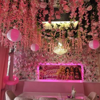 Cafe De Flores - Interior - Desserts Near Me - Las Vegas, Nevada