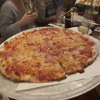 Mondo - Pineapple and hot honey pizza - Pizza Near Me - Middletown, Connecticut Mondo - Pineapple and hot honey pizza - Pizza Near Me - Middletown, Connecticut