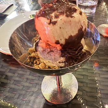 Behind The Bookstore - Hazelnut Ice Cream - Coffee & Tea Near Me - Edgartown, Massachusetts