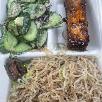Erewhon - Hot bar: noodles, salad, tofu - Grocery Near Me - Culver City, California Erewhon - Hot bar: noodles, salad, tofu - Grocery Near Me - Culver City, California