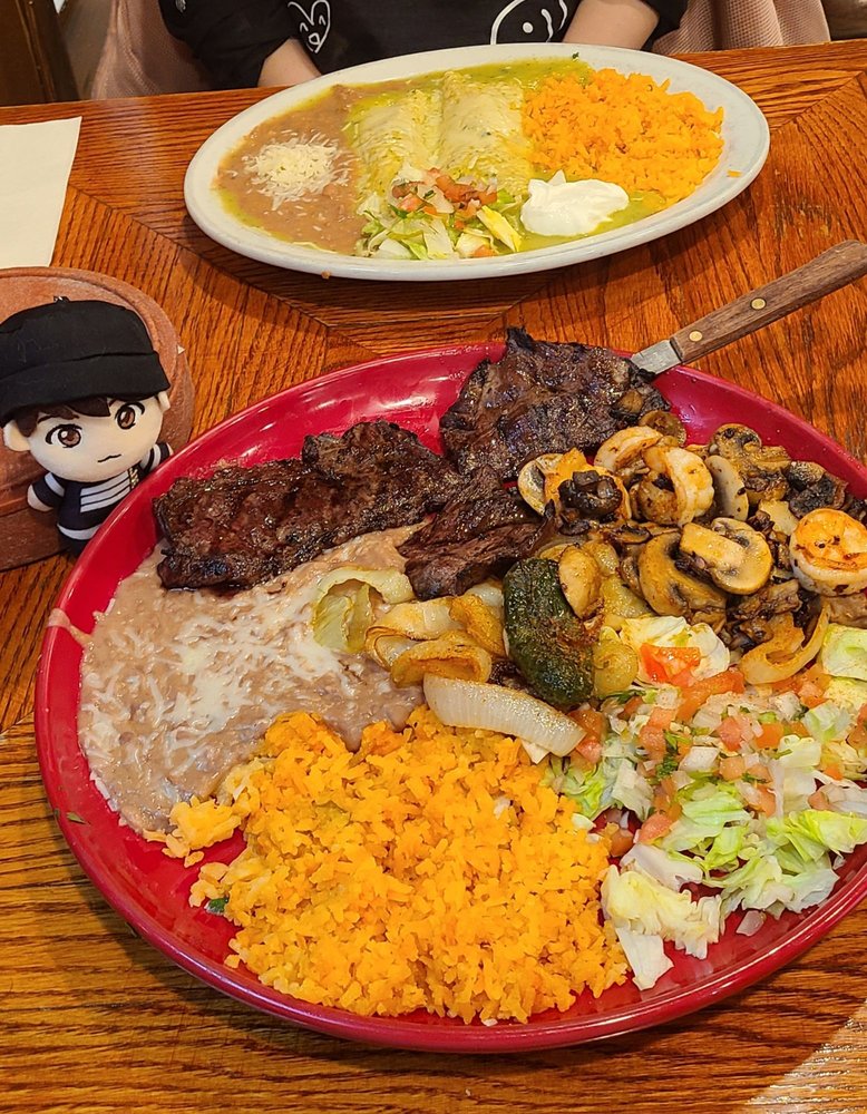 Los Bigotes De Villa