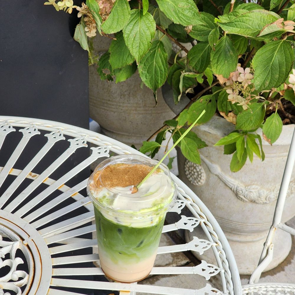 Cafe Le Fleurs - Coffee & Tea Near Me - Happy Valley, Oregon
