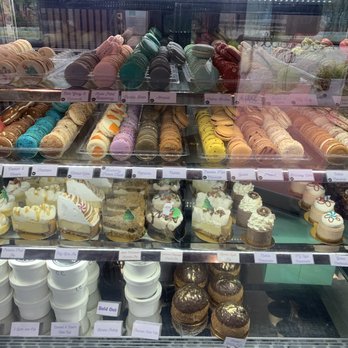 dbakers Sweet Studio - Bakeries Near Me - Miami, Florida