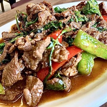 Hilo Siam Thai Restaurant - Basil Beef w/ Bell Peppers. (no round + green onion request) - Thai Near Me - Hilo, Hawaii Hilo Siam Thai Restaurant - Basil Beef w/ Bell Peppers. (no round + green onion request) - Thai Near Me - Hilo, Hawaii