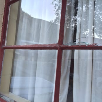 Redwood Cabin - Broken window, one of many broken single pane windows. - Hotels Near Me - Stanley, Idaho Redwood Cabin - Broken window, one of many broken single pane windows. - Hotels Near Me - Stanley, Idaho
