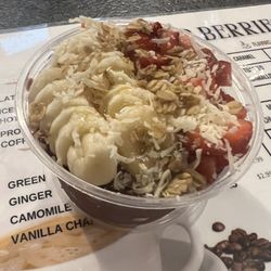Head over Berries - First timer açaí bowl