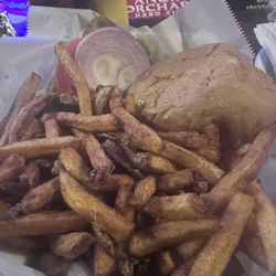 Jack Patrick's Bar & Grill - Cheese Burger & fries