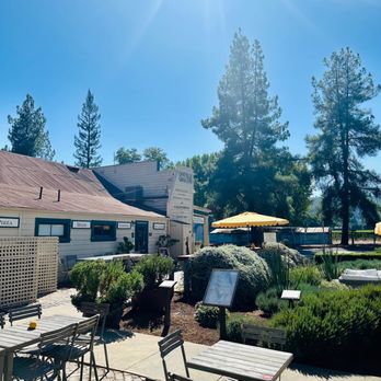 Oakville Grocery - Outdoor patio seating - Delis Near Me - Oakville, California Oakville Grocery - Outdoor patio seating - Delis Near Me - Oakville, California