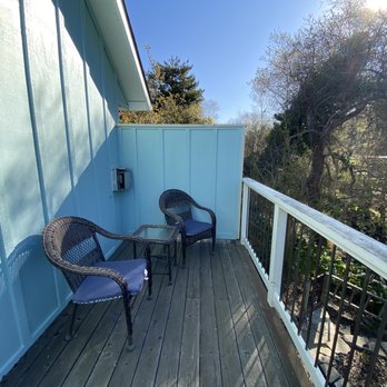 Bluebird Inn - Back patio for morning coffee - Hotels Near Me - Cambria, California Bluebird Inn - Back patio for morning coffee - Hotels Near Me - Cambria, California
