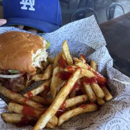 California burger with S&p fries Small California burger with S&p fries Small