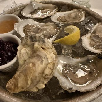 Pentagöet Inn & Pub - Oysters - Breakfast & Brunch Near Me - Castine, Maine Pentagöet Inn & Pub - Oysters - Breakfast & Brunch Near Me - Castine, Maine