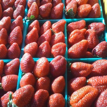 Carload Food Market - a display of strawberries - Fruits & Veggies Near Me - Toronto, Ontario