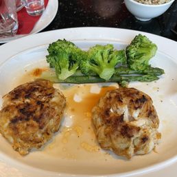Grace's Signature Jumbo Lump Crab Cakes Dinner