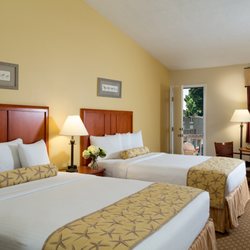 Bayside Resort Hotel - Spacious and affordable rooms with stunning views overlooking Lewis Bay