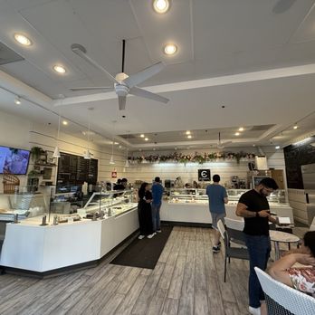 Eclairons - Desserts Near Me - Arlington, Virginia
