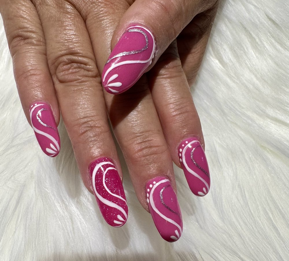 Tips and Toes Logo