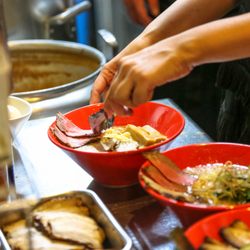 Oishii Ramen & Poke - Preparing delicious Ramen