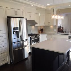 James Crane Fine Carpentry - Cream kitchen with dark oak island.