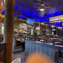 Hook & Reel Cajun Seafood & Bar - Pic of bar area