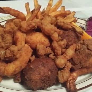 Edgewater Restaurant - Fried Seafood Platter - New American Near Me - Edgewater, Maryland