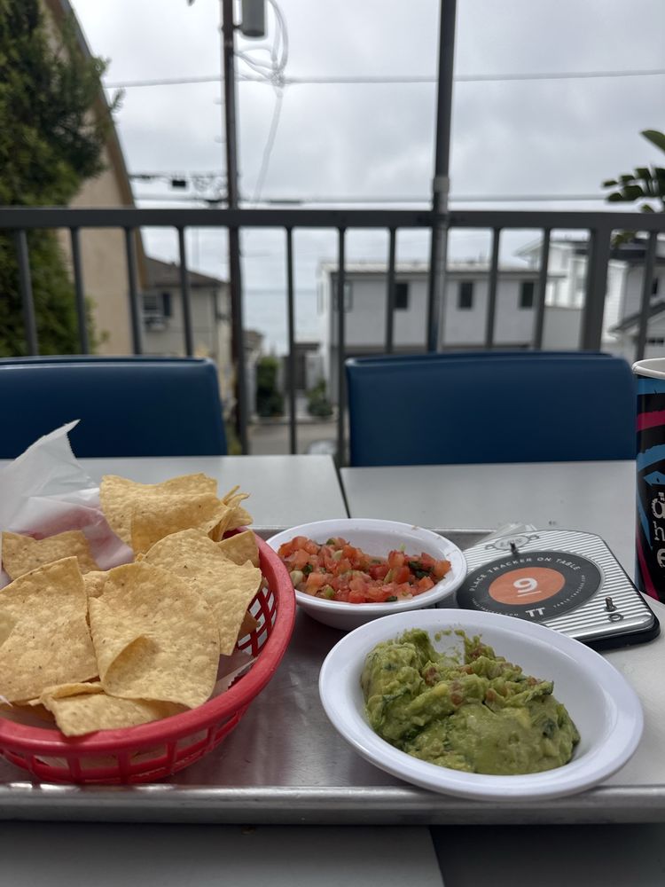 Wahoo's Fish Tacos happy hour — Laguna Beach
