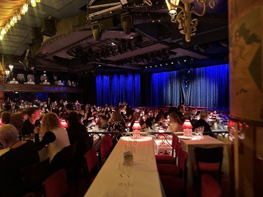 Moulin Rouge by null