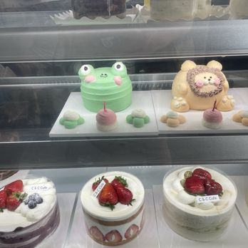 C & C Cafe - Cake display - Bakeries Near Me - Germantown, Maryland