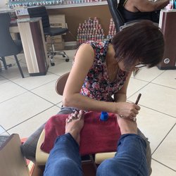 I don't know what's her name but she did a great job doing my pedi.