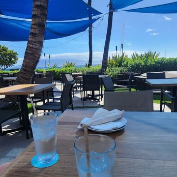 Maui Brewing - Nice view - Brewpubs Near Me - Lahaina, Hawaii