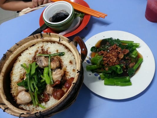 Lian He Ben Ji Claypot Rice by null