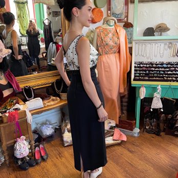 Reincarnation - Used, Vintage & Consignment Near Me - Pacific Grove, California