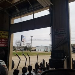 Speedy's Oil and Auto - Look from the inside out.