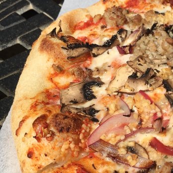 Robert Renzoni Vineyards - Brick Oven Pizza made to order - Wineries Near Me - Temecula, California