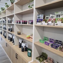 Lulu's Organic Juice Bar - Superfood and other healthy grocery items