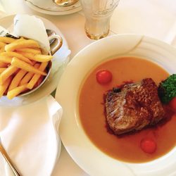 Bergschänke - Restaurant & Cafe - Argentinisches Rinderfilet mit Pommes
